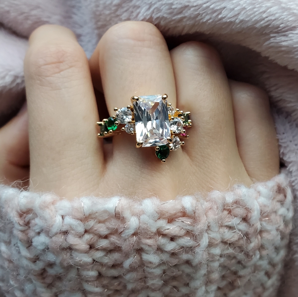 NWT Gorgeous Emerald Cut White Sapphire Ring - Picture 4 of 12